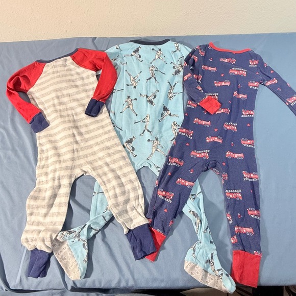 Boys Pajamas Fire Truck Baseball Hero Sleepers 2t 24 months Bundle - Picture 5 of 6